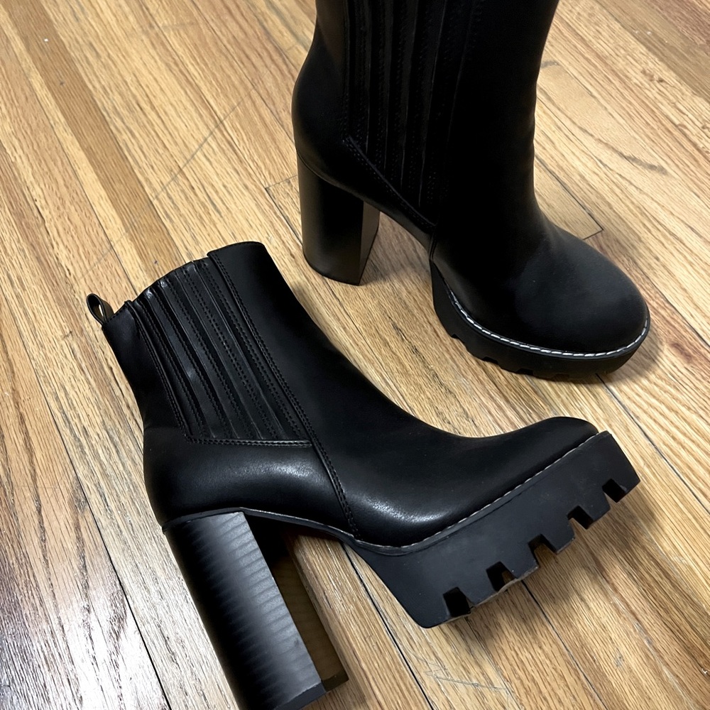 Heeled boots